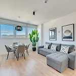 Xpce Urban 14 Skyline - Parking Free